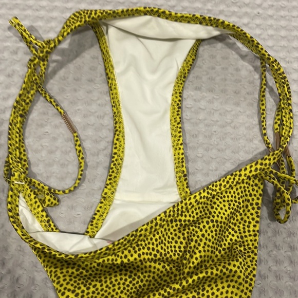 Bikini - Picture 6 of 7